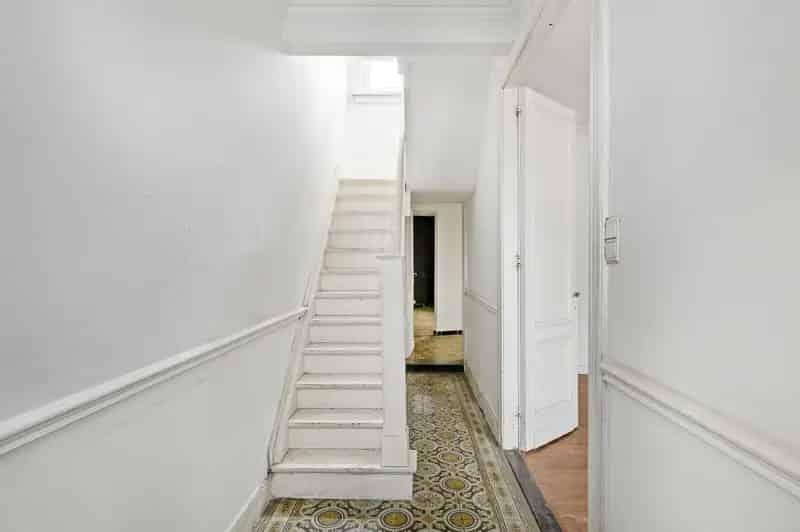 Charmante woning te renoveren met tuin in Emblem