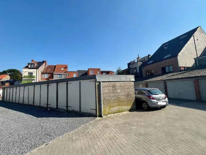 11 Garages Opbrengsteigendom