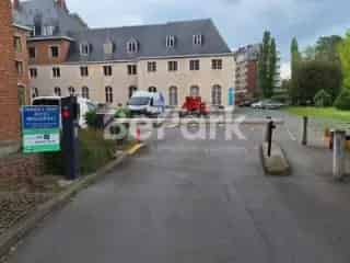 Parkeerplaats te Huur Namen - Beveiligd Nabij Pont de France