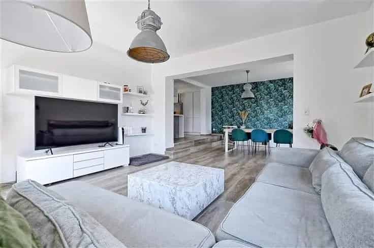 Gezinswoning te koop: gerenoveerde 4-gevel met tuin en garage