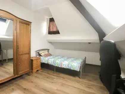 Gezellig 3-Slaapkamer Appartement Brussel Nabij Metro