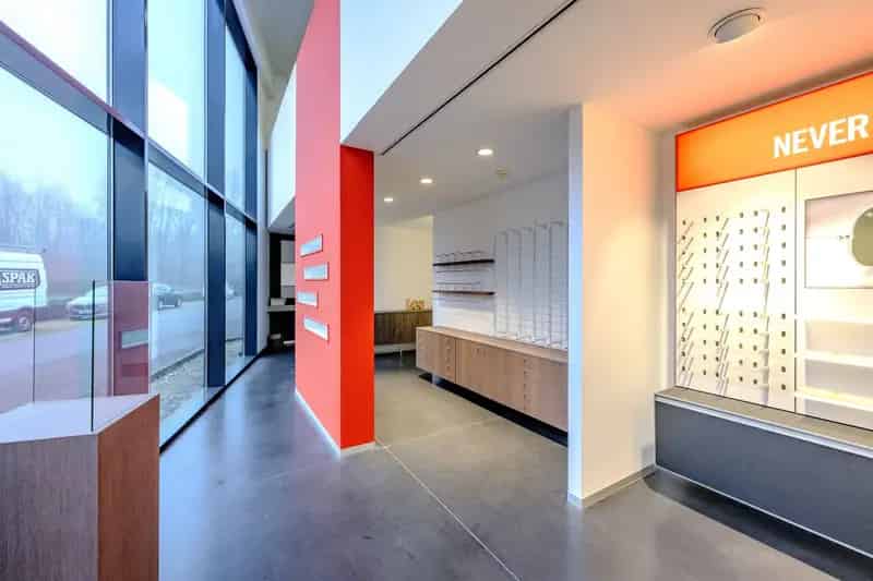 Te Koop Moderne KMO unit Aartselaar Showroom Kantoor Magazijn Parking