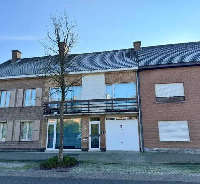 Zeer Ruime Woning Te Koop met Tuin en Garage