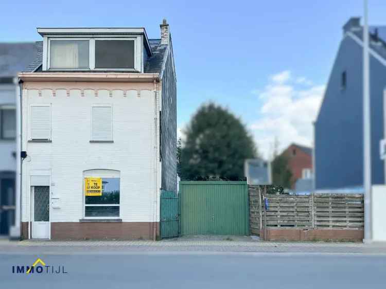 Halfopen woning met 4 slpks, tuin en garage te Denderleeuw!