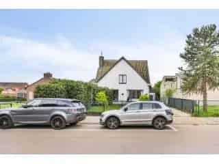 Huis te koop Burcht - Ruime villa met tuin en garage