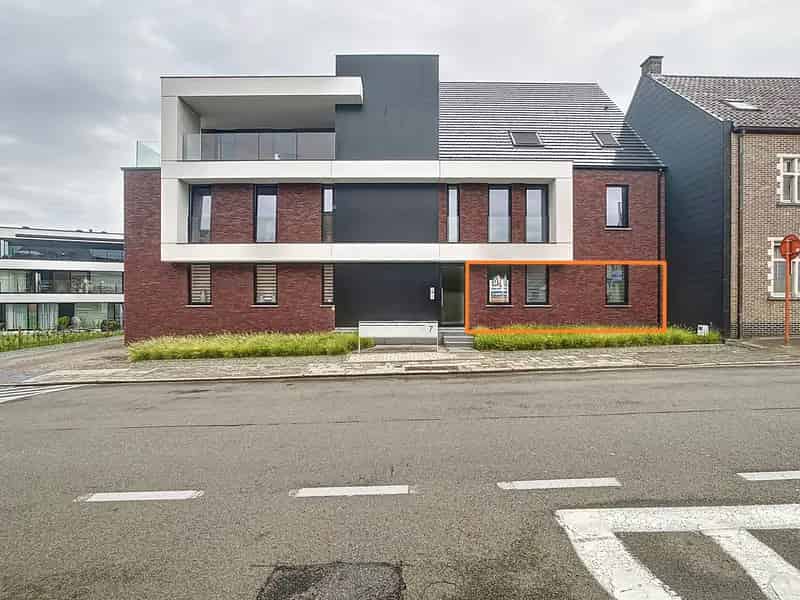 Gelijkvloers appartement te Burst met garage en terras