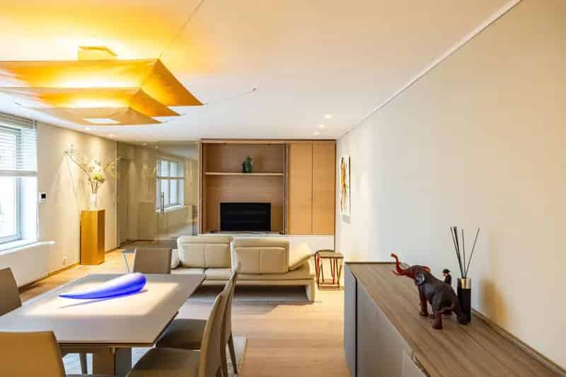 Stijlvol Handelspand met Luxe Appartement en Tuin