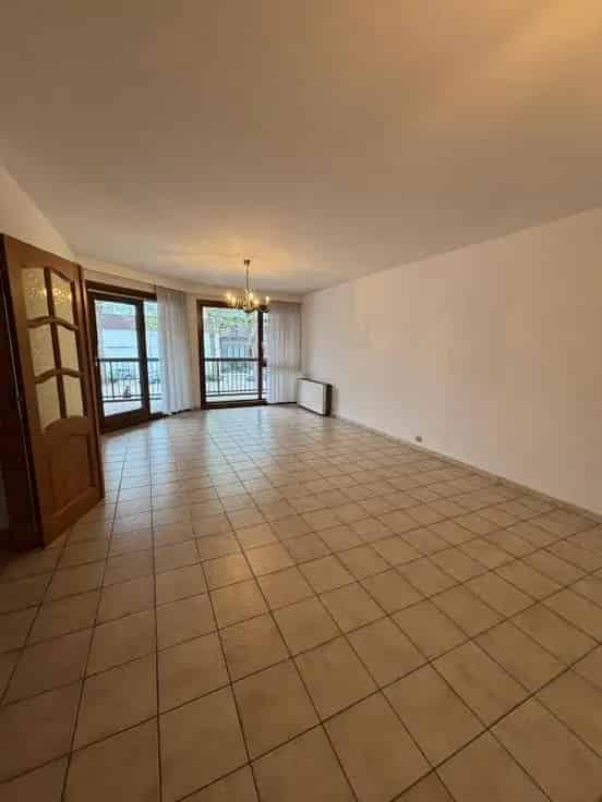 Appartement te koop: 2 slaapkamers, balkon, centrum, parkeerplaats