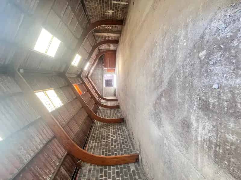Te renoveren woning met loods en appartement te Geluwe