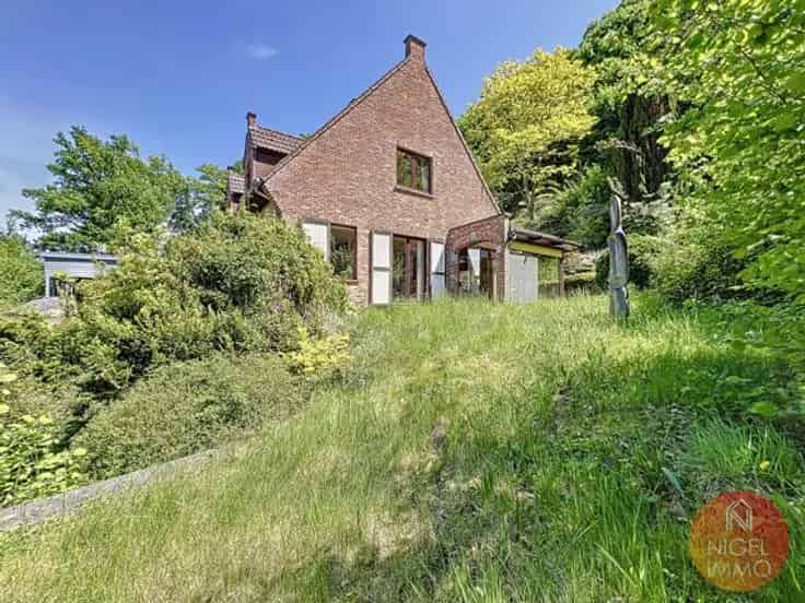Villa te Koop Yvoir 3 slaapkamers 2 garages grote tuin
