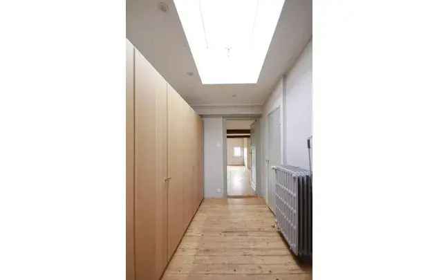 Huur 2 slaapkamer appartement van 180 m² in Brussels