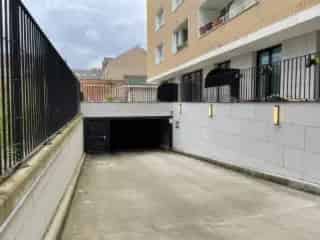 Parking te Koop Laken Nabij Openbaar Vervoer