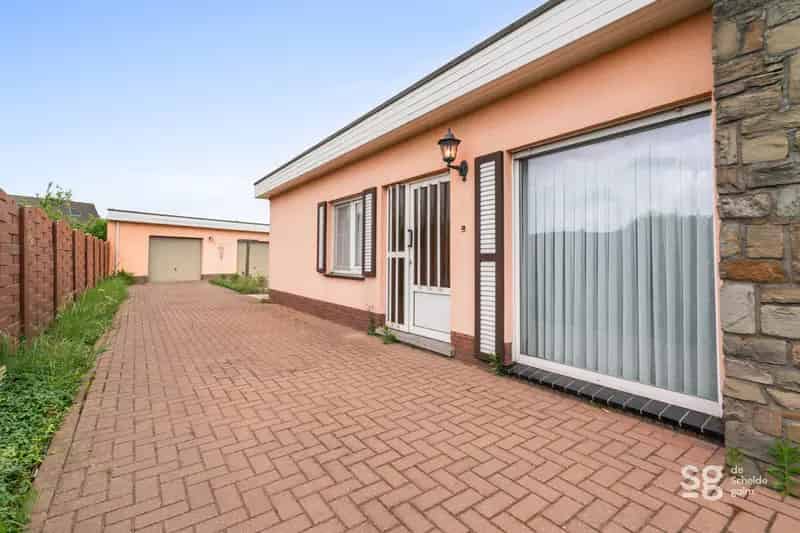 Ruime bungalow te renoveren in De Pinte