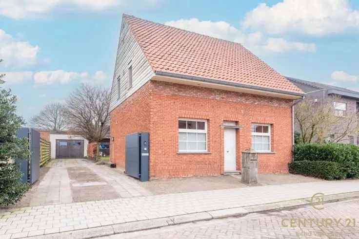 Huis Te Koop Oud Turnhout: Charmante woning met tuin garage en bijgebouw