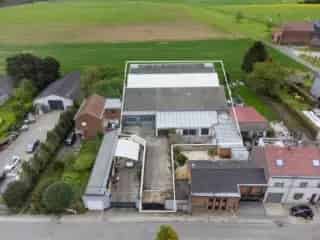 Industrie te koop - Magazijn 900m² en Huis 160m²