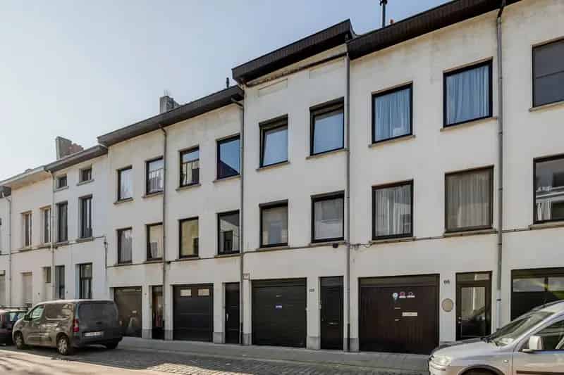 Op te frissen 4-slaapkamer woning met garage Groen Kwartier
