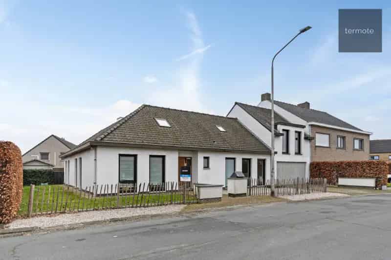 Huis te huur St-Eloois-Vijve 6 slaapkamers 255m² gerenoveerd