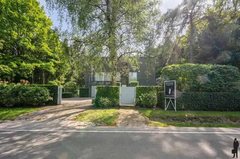 Moderne woning te koop 3500m2 tuin 4 slaapkamers