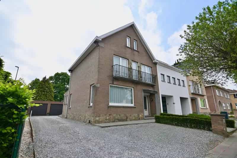 Charmante gezinswoning te Sint Truiden met 2 garages