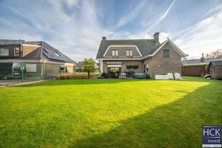 SINT-MARTENS-LEERNE - Te renoveren villa op 1069 m², prachtig gelegen!