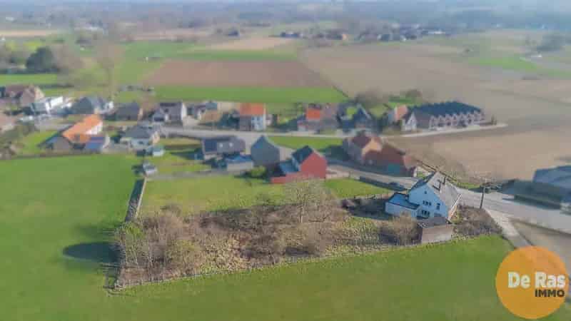 Te renoveren woning met groot perceel