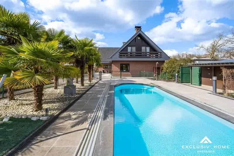 Huis te huur: Ruime villa met zwembad en 5 slaapkamers