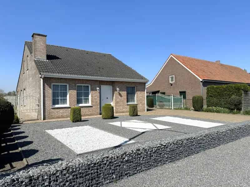 Vrijstaand huis met tuin en garage te koop