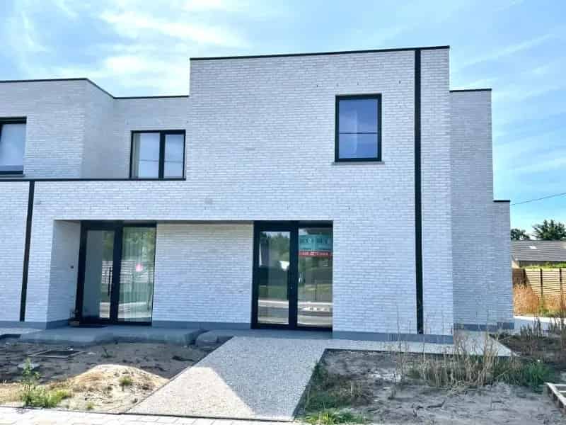 Nieuwbouwwoning 3 Slaapkamers Te Huur
