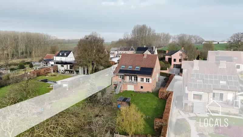 Ruime 5-kamer woning met 2 garages en prachtig uitzicht