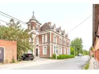 Herenhuis te Koop Kortrijk Veel Potentieel 5 Garages