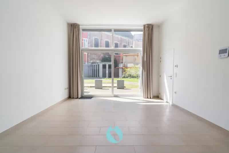Gelijkvloerse Serviceflat Gent: Ruim Terras & Assistentie