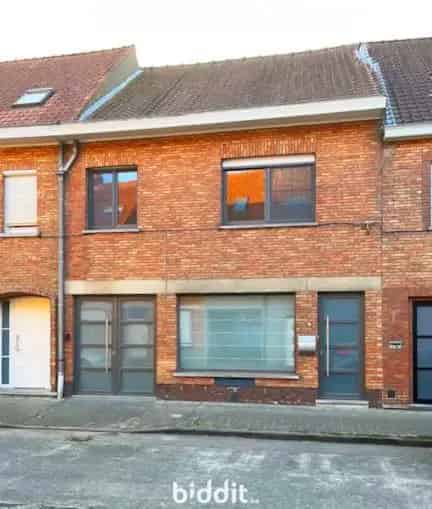Ruime woning met tuin en renovatiepotentieel