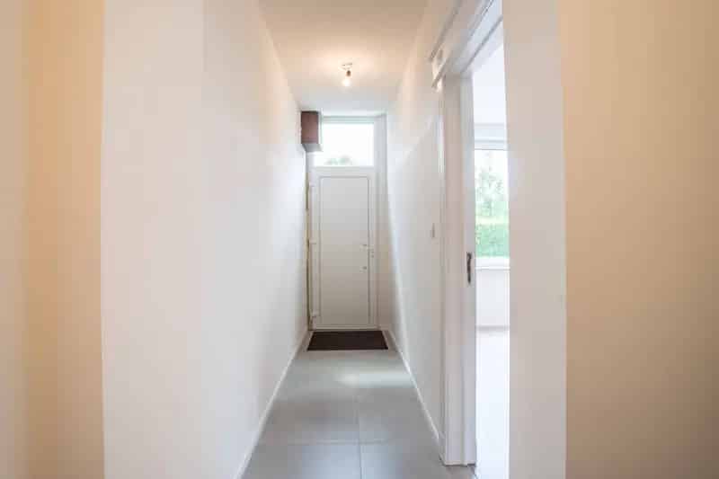 Gerenoveerde Hoekwoning met Garage te Moen