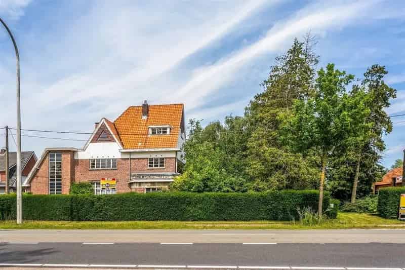 Te renoveren art deco villa met 6 slaapkamers