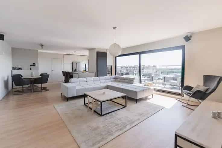 Penthouse Berchem: Uniek Uitzicht Ruim Terras 2 Slaapkamers