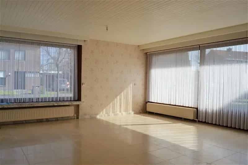 Gelijkvloers appartement te Bissegem met garage