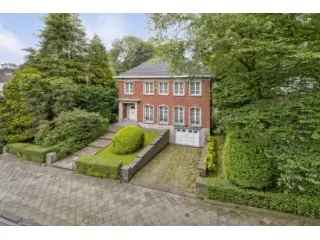 Villa te koop - Ruime gezinswoning met 6 slaapkamers