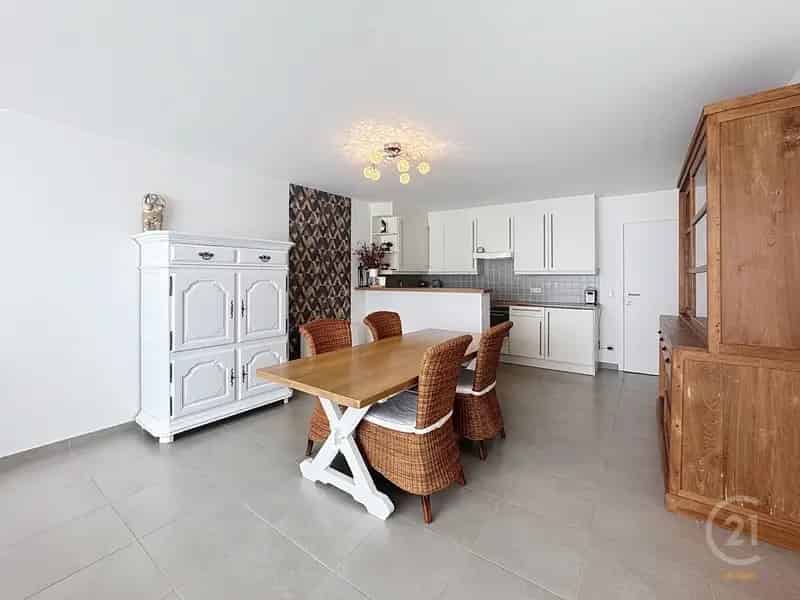 Appartement te koop Oostende: Instapklaar met terras