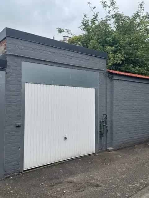 Garagebox te Huur Rustig Achterin Gelegen