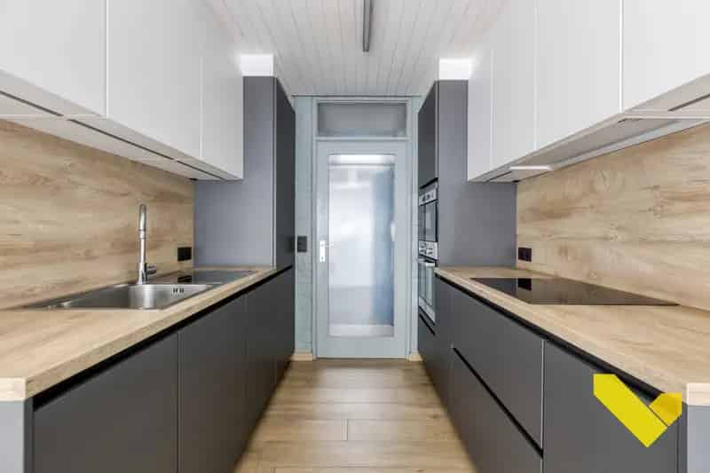 Laagbouw woning met warmtepomp thuisbatterij en zonnepanelen