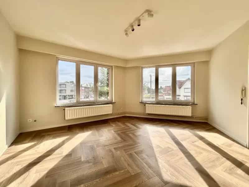 Gerenoveerd 1 Slaapkamer Appartement Nabij Openbaar Vervoer