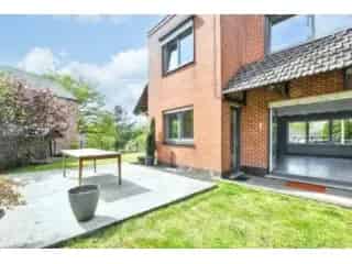 Huis te koop - Bel-etagewoning met 3 slaapkamers en 2 garages