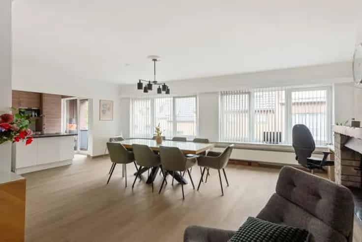 Appartement te koop Aartselaar: Vernieuwd, 3 slaapkamers, ruim terras