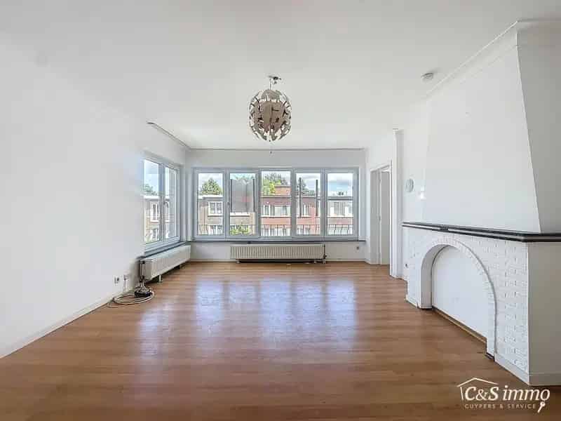 Appartement te Koop: Lichtrijk Hoekappartement 3 Slaapkamers 2 Terrassen Rustige Buurt