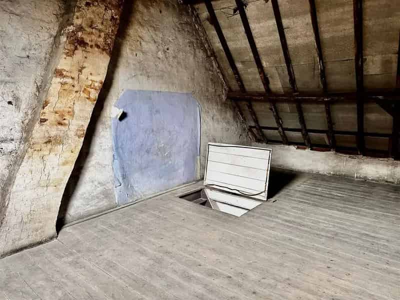 Te renoveren of te slopen woning Ename
