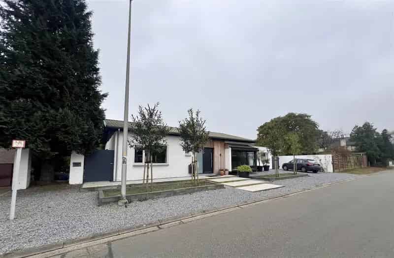 Gerenoveerde gelijkvloerse woning 520m²