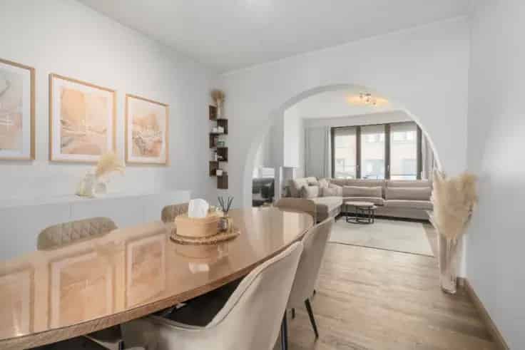 Huis Te Koop 3 Slaapkamers 282m² Instapklaar