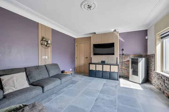 Huis te koop in Aspelare: Gezinswoning met tuin en ruimte voor zelfstandige activiteit