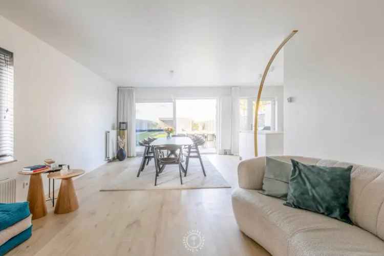 Huis te koop: Moderne woning met zwembad en tuin