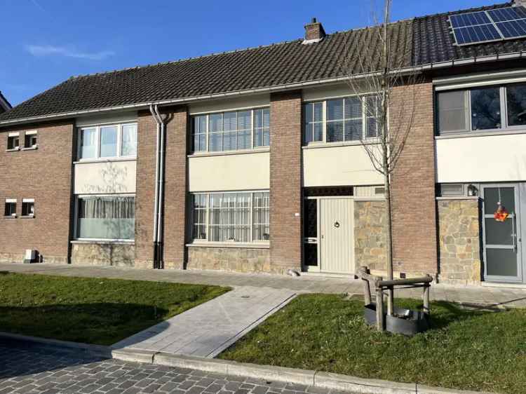 Huis te koop met tuin en garage in Brugge en nabijheid van winkels